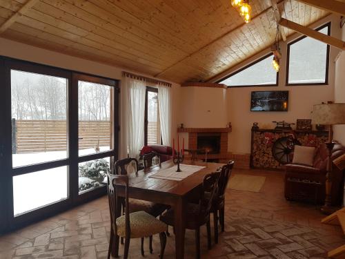 Șura lu' Vasile. (Sura lu' Vasile.) in Vama Buzaului