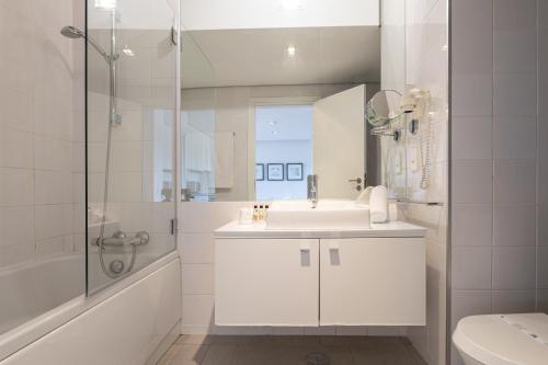 2 bedrooms, 5 beds