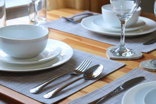 Food and beverages, Peaceful 2 Bed House FREE WiFi and Parking in Hunslet Carr