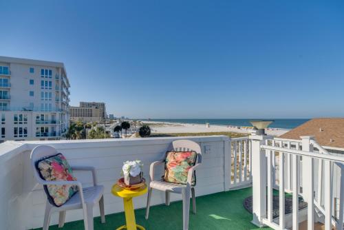 Breezy White Sands House Steps to Gulf Shore! - image 12