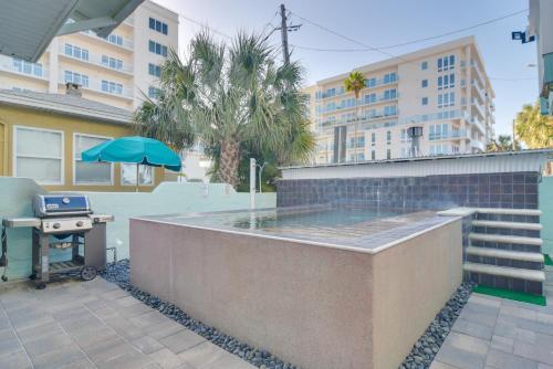 Breezy White Sands House Steps to Gulf Shore! - image 6