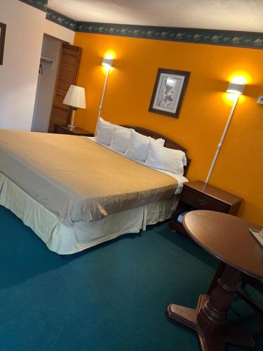 sunrise motel - image 21