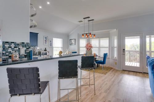 Galveston Escape with Entertainment Patio and Deck! in Galveston, USA