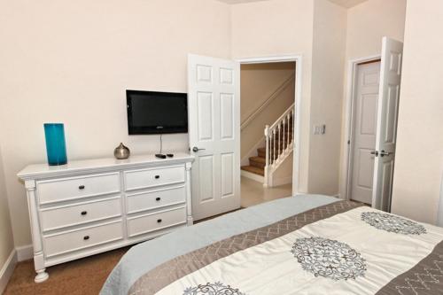 SERENITY 3 Bed 3 Bath Townhome with Pool, Private Balcony, Clubhouse, Communal Pool, Conservation View, Disney 15 mins by Orlando Holiday Rental Homes LLC 1507T in Orlando, USA