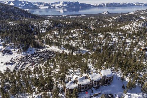 Family Friendly Ski Out Condo at Heavenly w/Tahoe Views