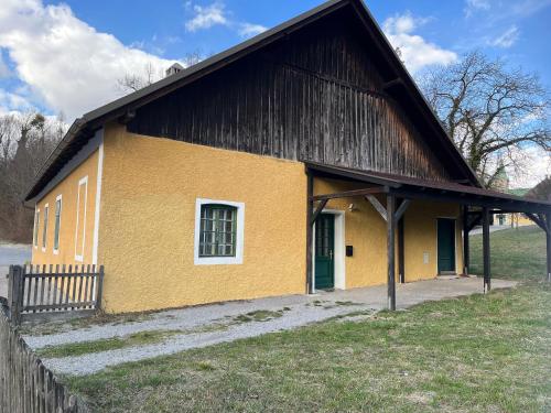  Ferienhaus ZUR ALTEN FORSTKANZLEI, Pension in Wald bei Hainfeld