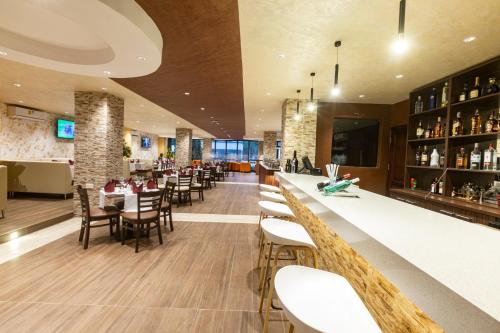 مطعم, Airport View Hotel in رومان ريدج