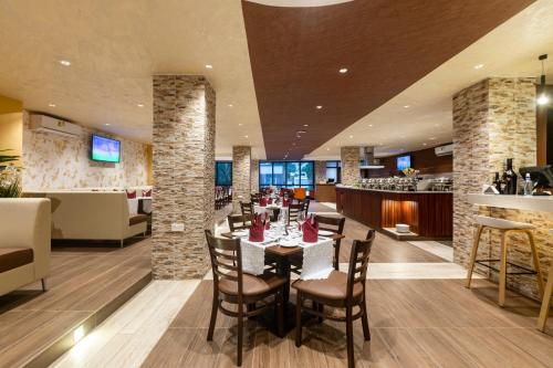 Restaurant, Airport View Hotel in Accra