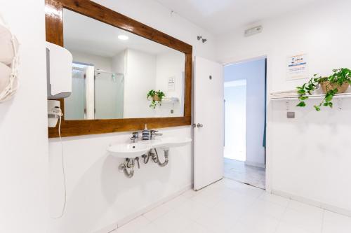 Double Room with Shared Bathroom image 7