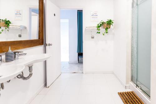 Zuhanyzó, La Cocotera Boutique Hostel & Coworking in Tarifa