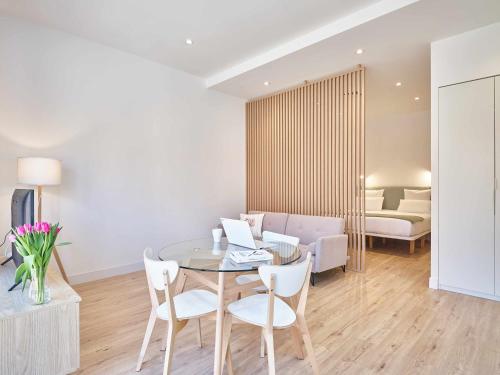 Paseo Suites Hotel - image 12