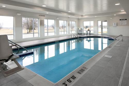 Swimming pool, TownePlace Suites by Marriott Oshkosh in Oshkosh (WI)