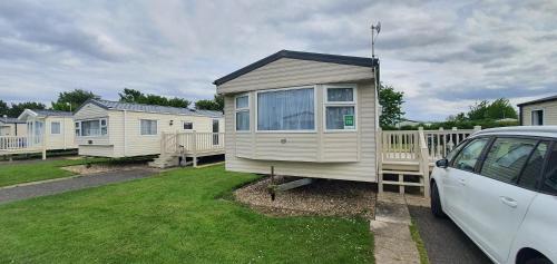 1 double bed, 4 twin beds