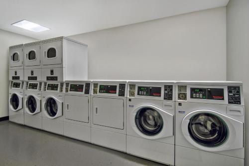 Fairfield by Marriott Inn & Suites Orlando at FLAMINGO CROSSINGS® Town Center - image 14