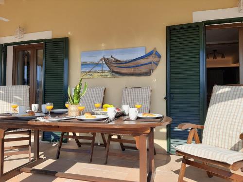 Solaris Methea- Luxury Central Villa by the Castle