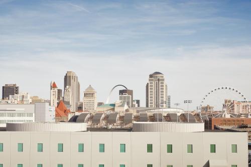 Courtyard by Marriott St Louis Downtown West