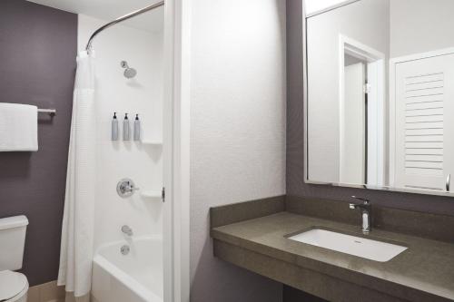 Courtyard by Marriott St. Louis Downtown West - image 13