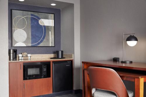Courtyard by Marriott St Louis Downtown West - image 10