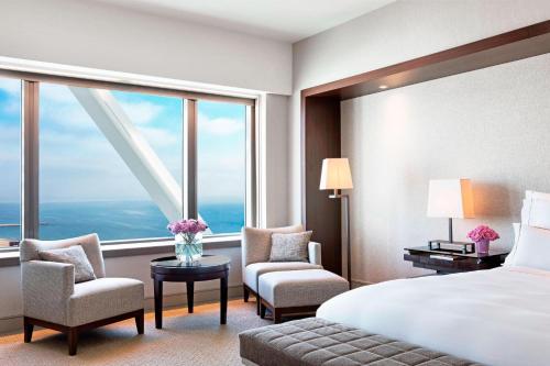 Panoramic King Room with Sea and City View