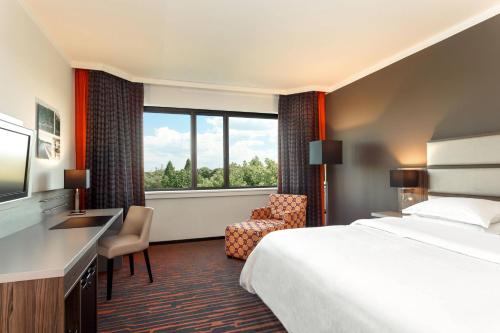 Sheraton Essen Hotel - image 3