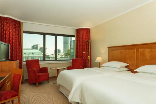 Sheraton Essen Hotel - image 11