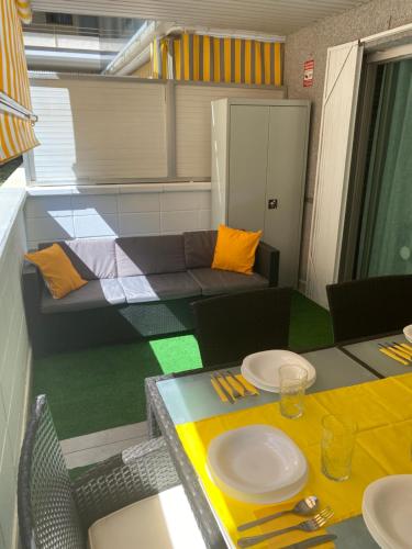 Apartament Enzo Salou 150m playa - Tap to explore photos