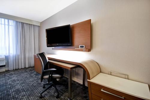 Courtyard by Marriott Louisville Airport