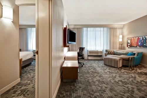 Courtyard by Marriott Louisville Airport