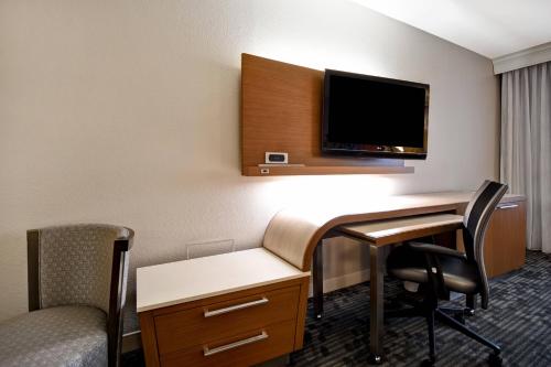 Courtyard by Marriott Louisville Airport