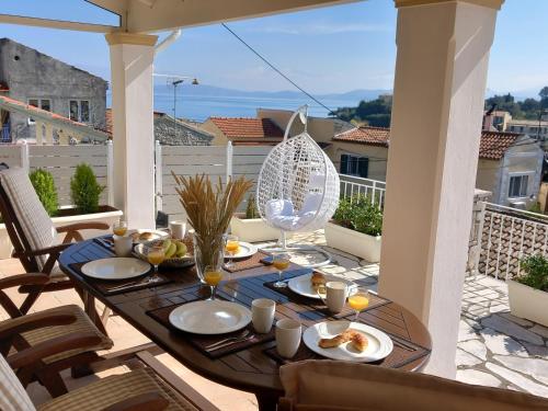 Solaris Methea- Luxury Central Villa by the Castle