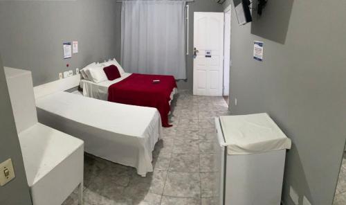 1 double bed, 2 twin beds
