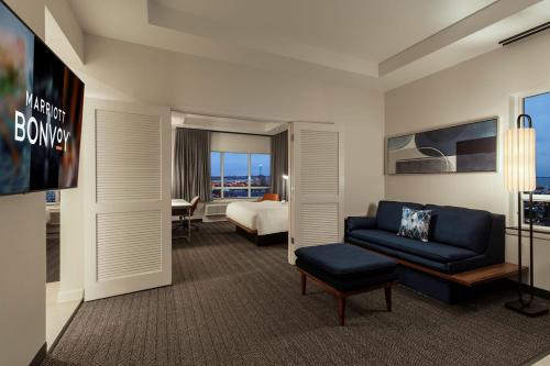 Kemah Inn & Suites - image 13