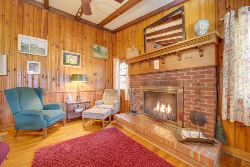 The Red Loft Candler Cottage 18 Mi to Asheville! - image 2