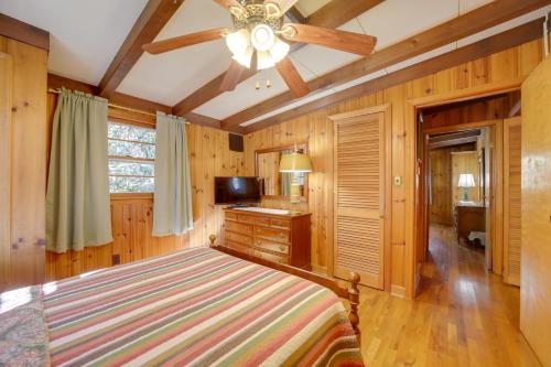 The Red Loft Candler Cottage 18 Mi to Asheville! - image 6