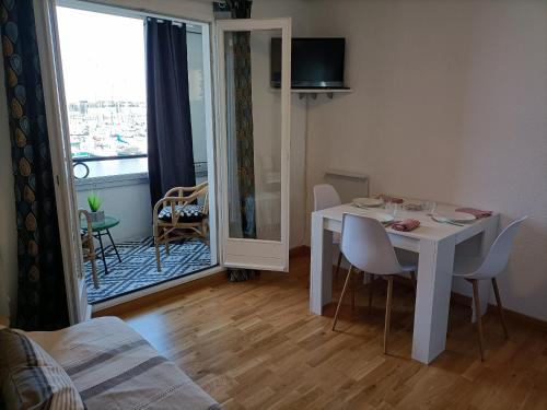 Studio with Sea View image 10