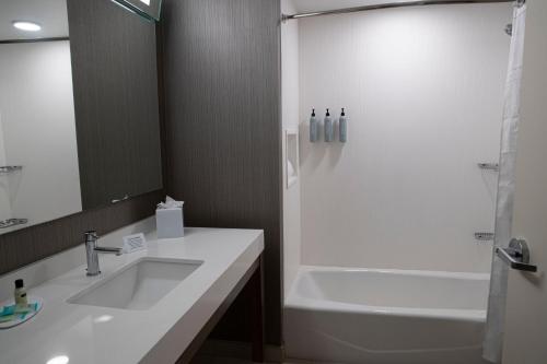 Courtyard by Marriott Greenville Mauldin - image 7