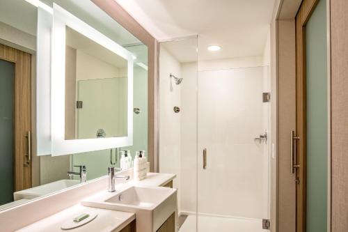 SpringHill Suites by Marriott Boston Logan Airport Revere Beach - image 3