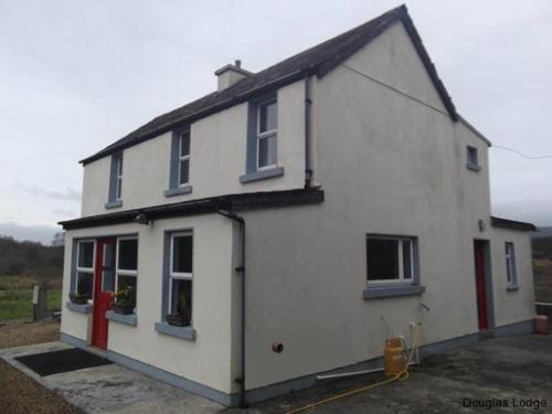 Exterior view, Douglas Lodge Holiday Homes in Keadew