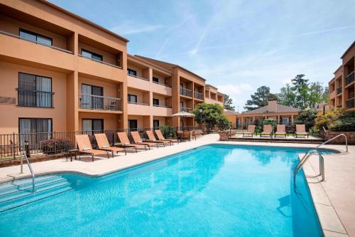 Courtyard by Marriott Savannah Midtown - image 8