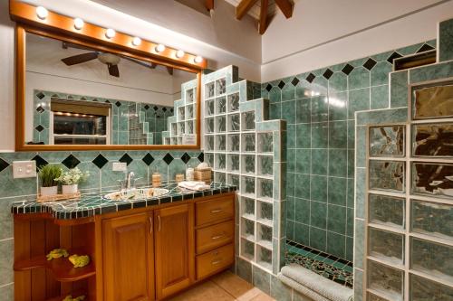Baño, Villa 99-Beachfront-Pool-Luxury Villa in Riversdale