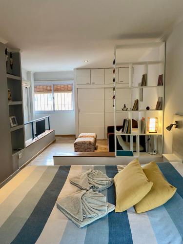 One-Bedroom Apartment image 3