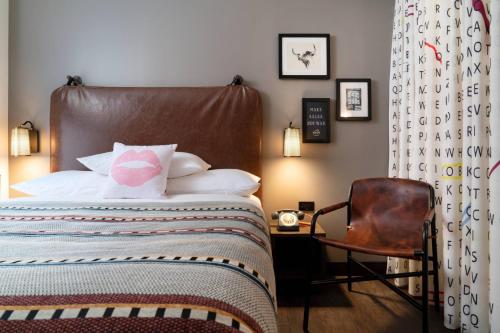 Moxy Austin - University - image 10