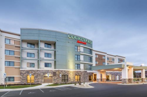 Courtyard by Marriott Bismarck North - Hotel - Bismarck