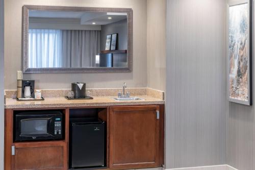 Courtyard by Marriott West Orange