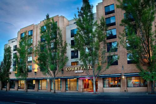 Courtyard Portland Downtown / Convention Center