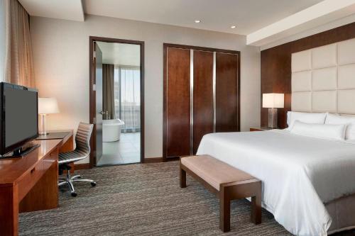 One-Bedroom Suite, Club level, Executive Suite, 1 King