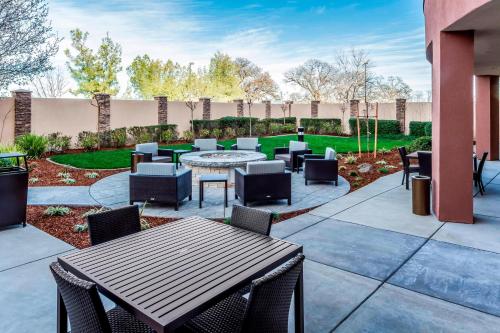 Courtyard by Marriott Roseville Galleria Mall/Creekside Ridge Drive