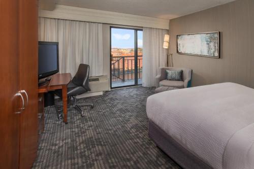 King Room with Sofa Bed and Lake View