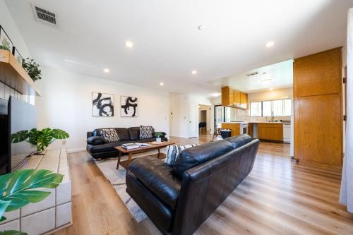 Beautiful California Home w/ Pool & KING Bed