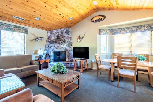 Közös társalgó / TV, Lagonita Lodge in Big Bear Lake (Kalifornia)